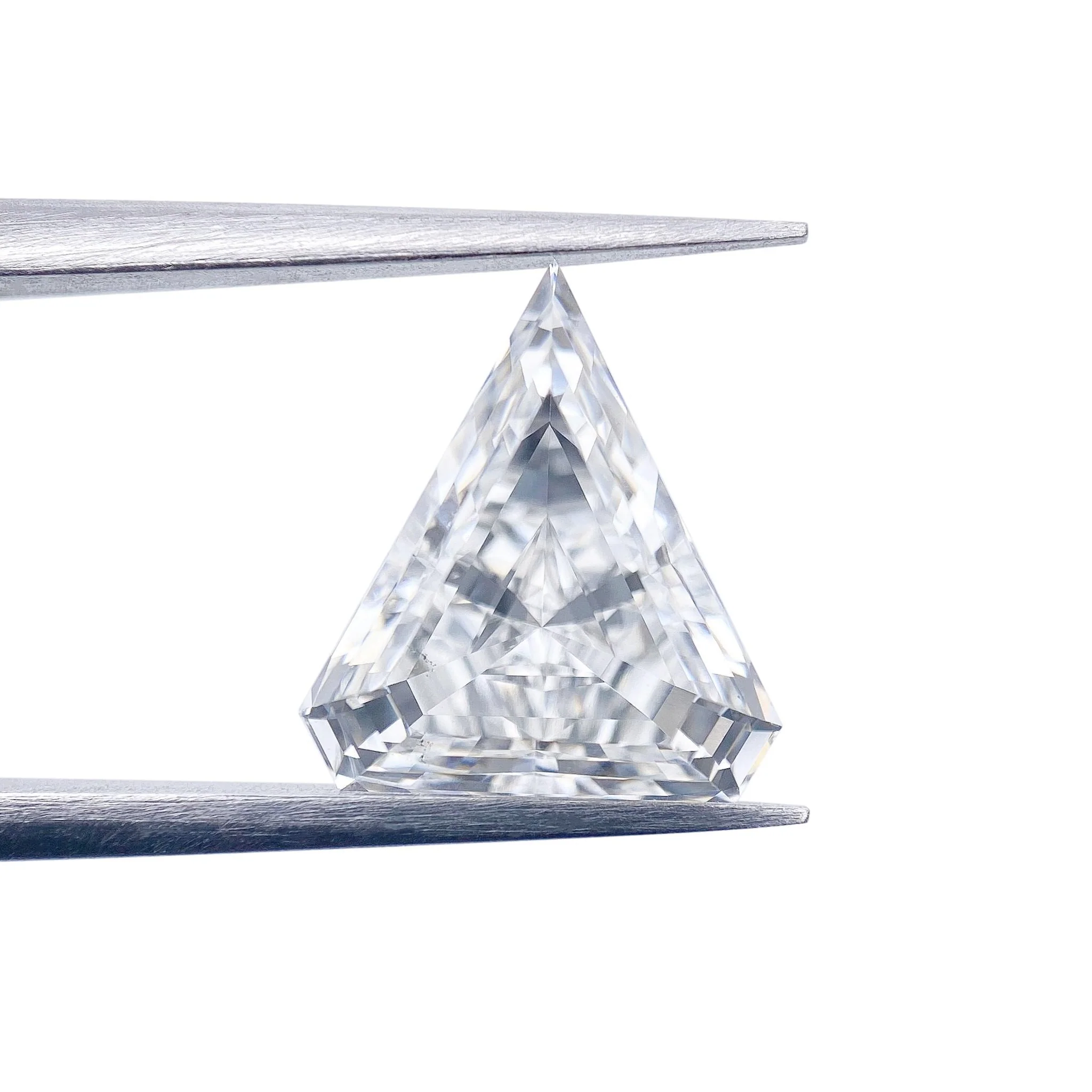 3.02ct | E/VS2 Shield Shape Step Cut Lab Diamond (IGI) - Image 2