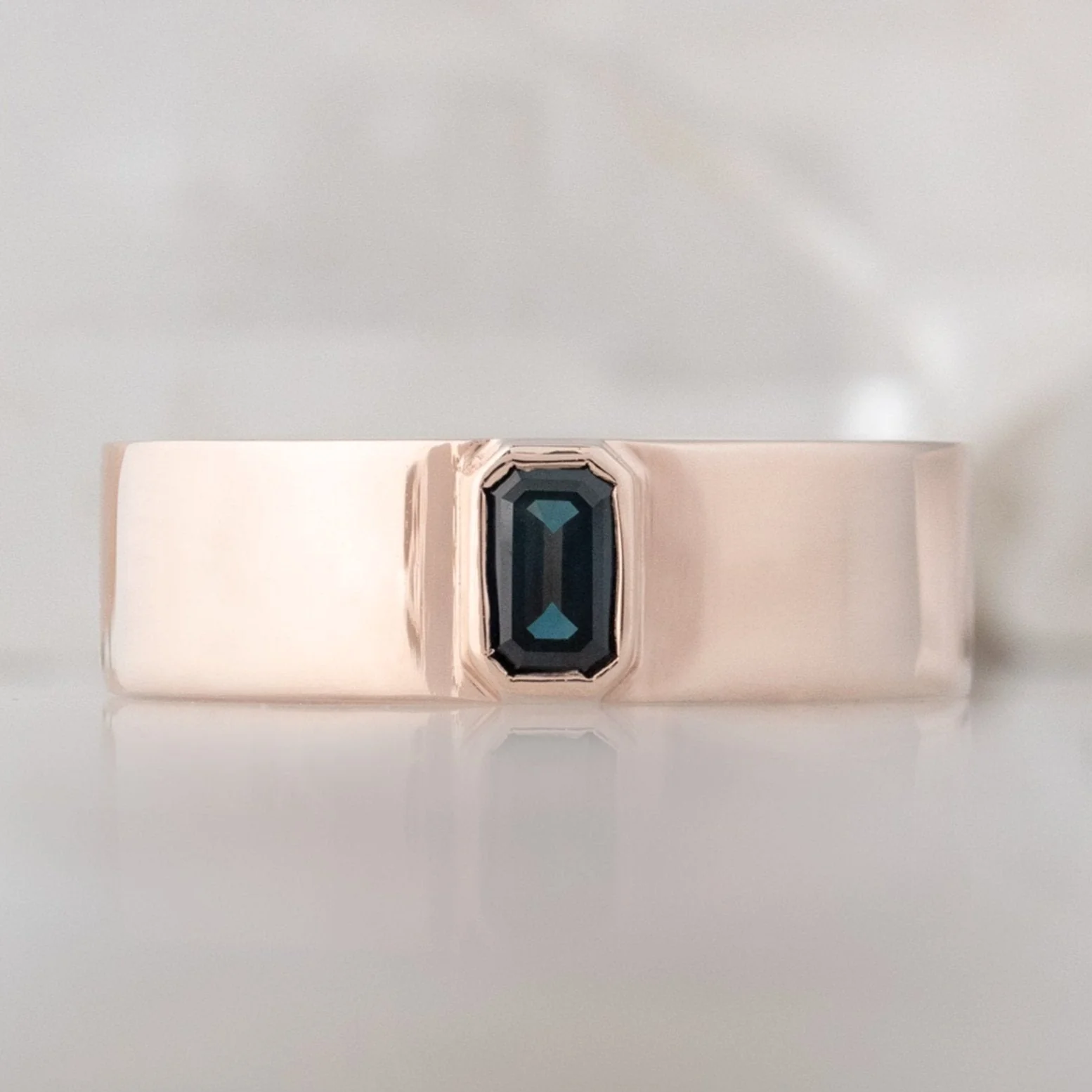 The Cigar Band with an Emerald-Cut Blue Sapphire | Yellow, Rose or White Gold - Image 6