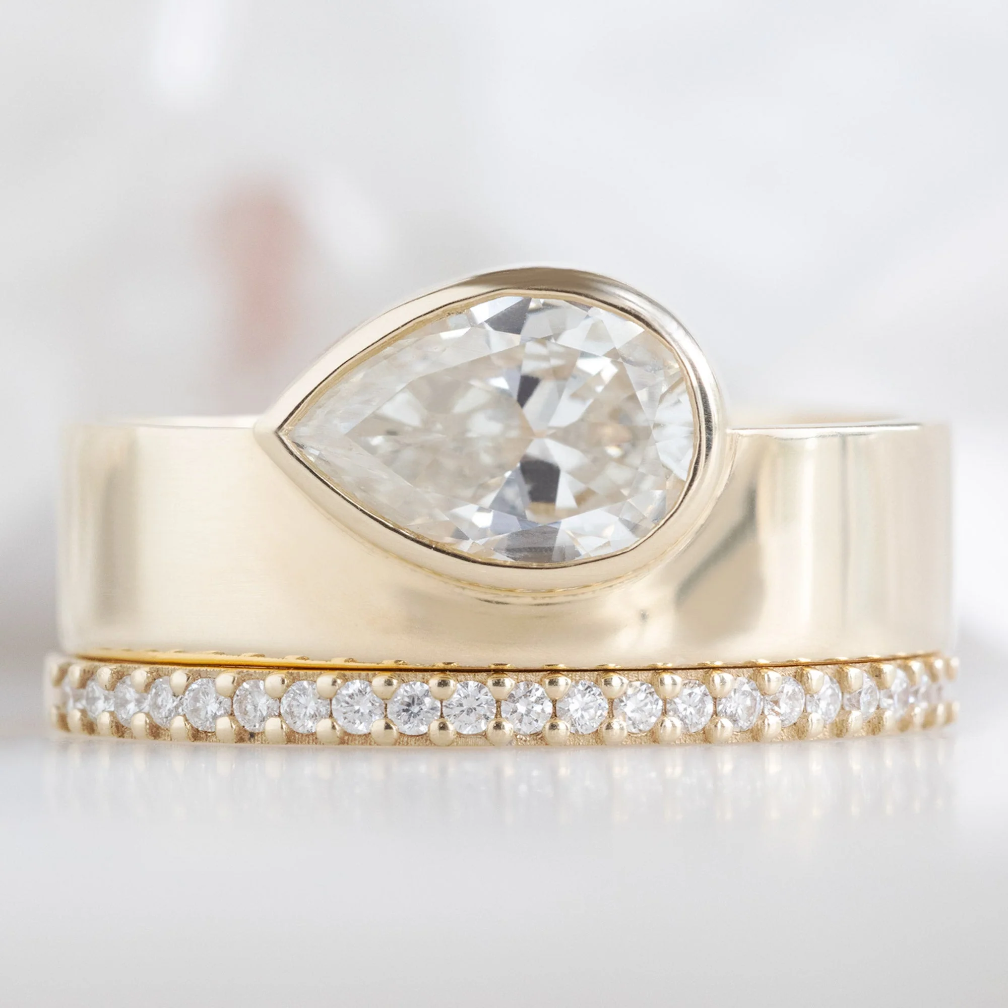 The Cigar Band | 0.91ct Pear Natural White Diamond in 14K Yellow Gold - Image 4