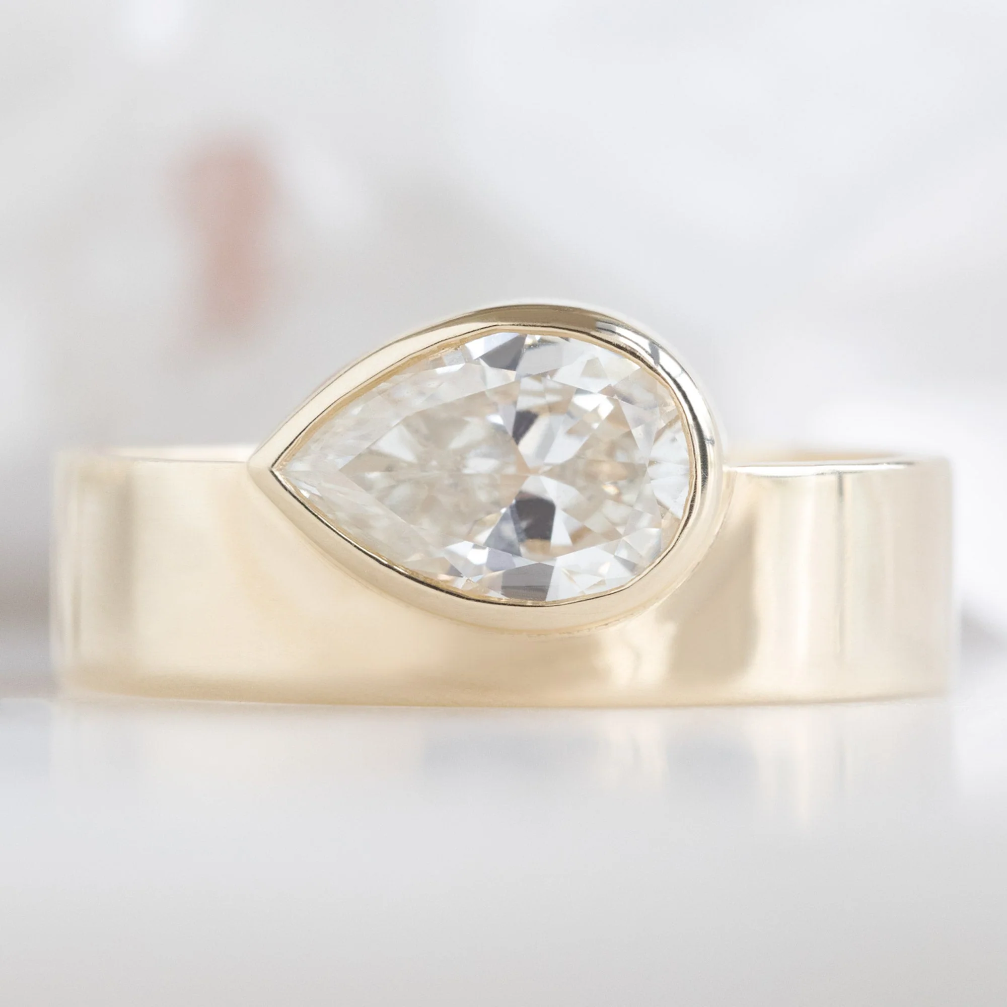 The Cigar Band | 0.91ct Pear Natural White Diamond in 14K Yellow Gold - Image 7