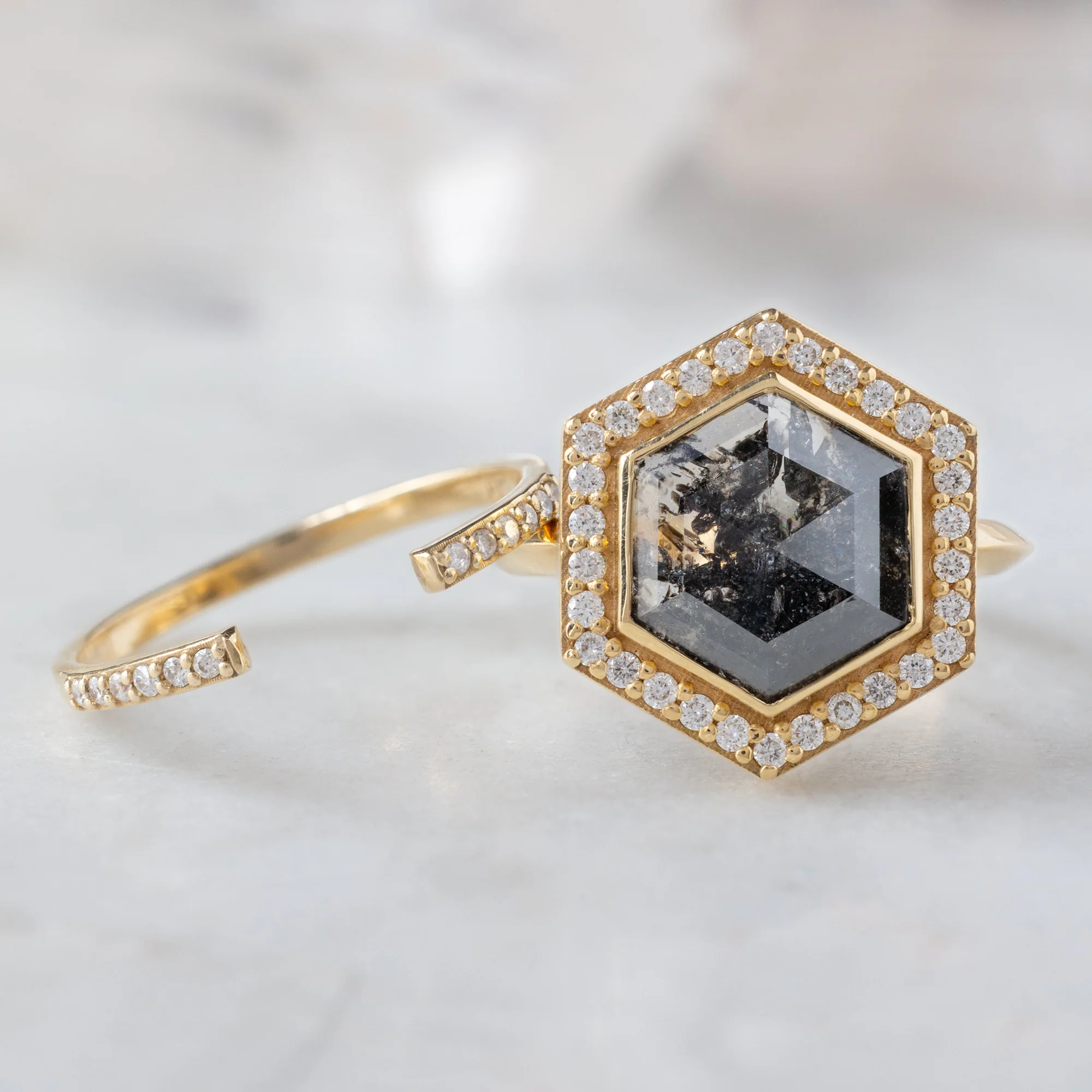 The Dahlia Luxe | 2.68ct Salt and Pepper Hexagon Diamond in 18K Yellow Gold - Image 3