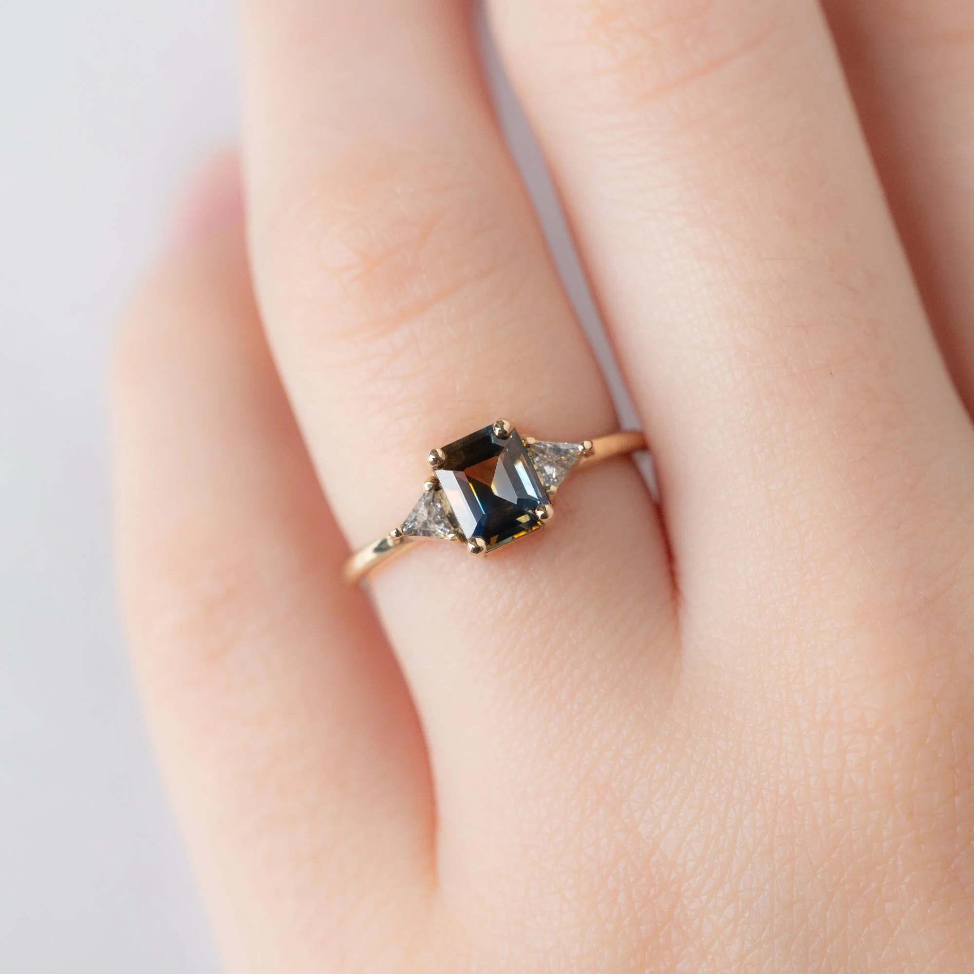 The Jade Ring | 1.19ct Emerald Cut Parti Sapphire in 14K Yellow Gold - Image 4