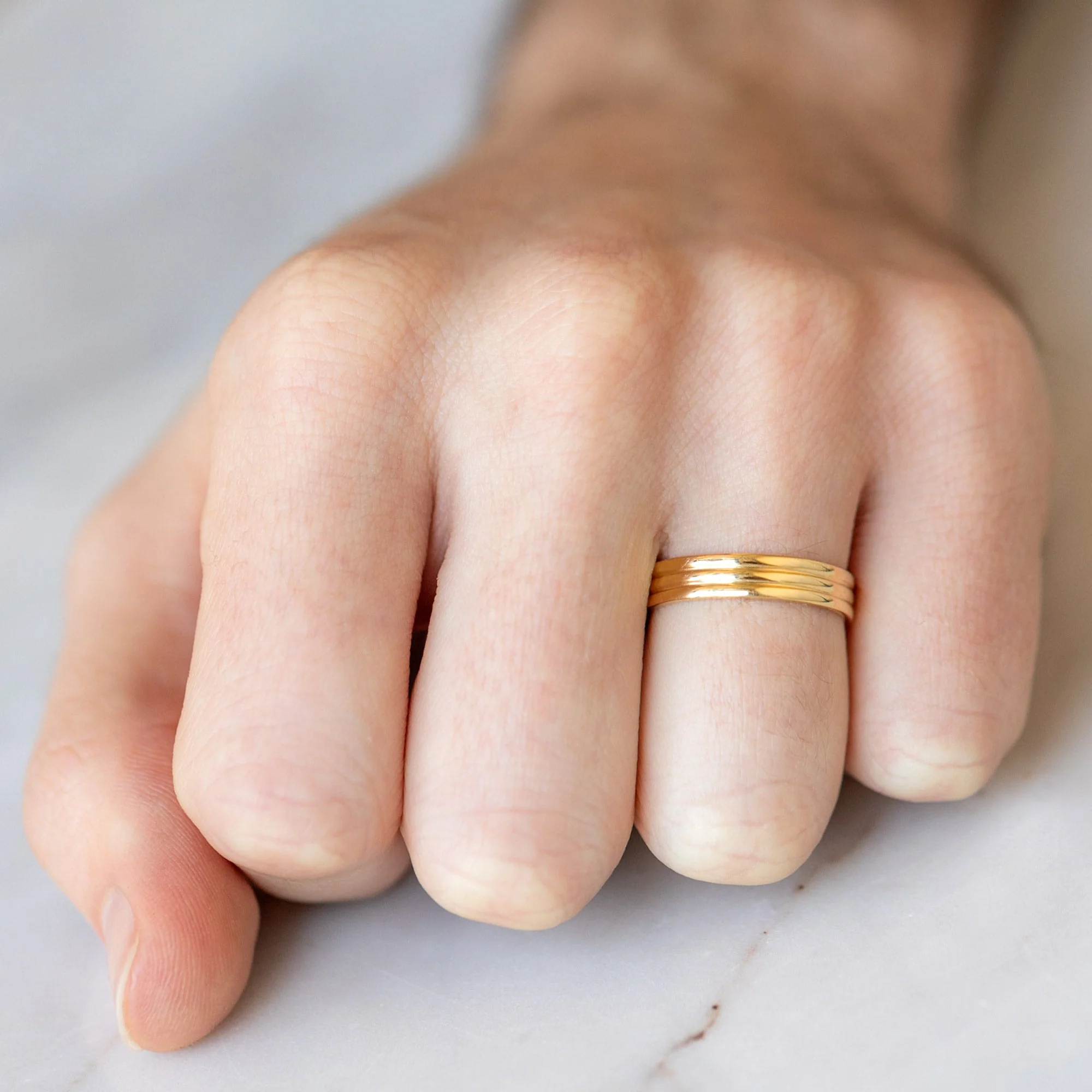 The Men's Stratum Wedding Band | Yellow Gold - Image 3