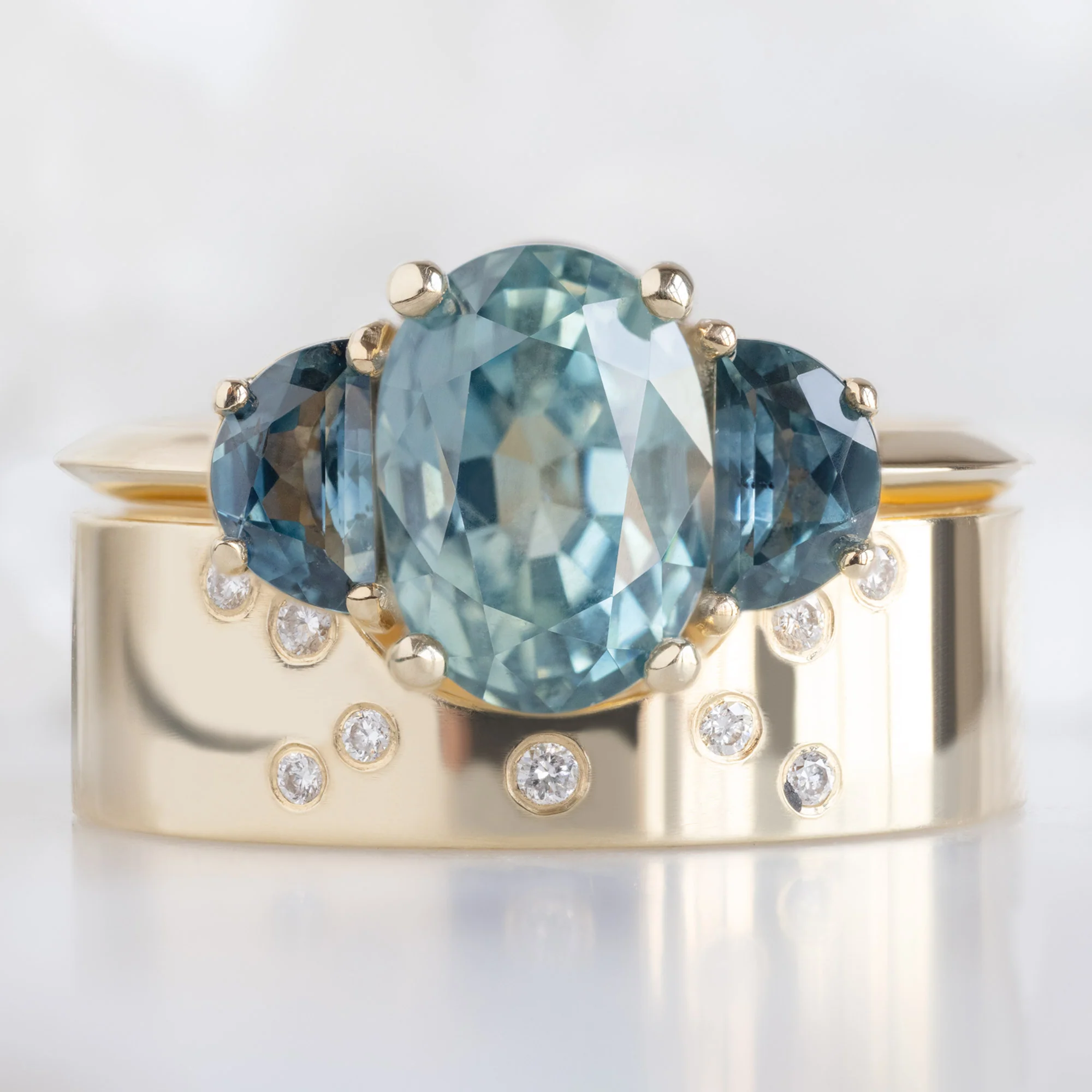 The Monochrome Ring | 2.42ct Oval Sapphire in 14K Yellow Gold - Image 3