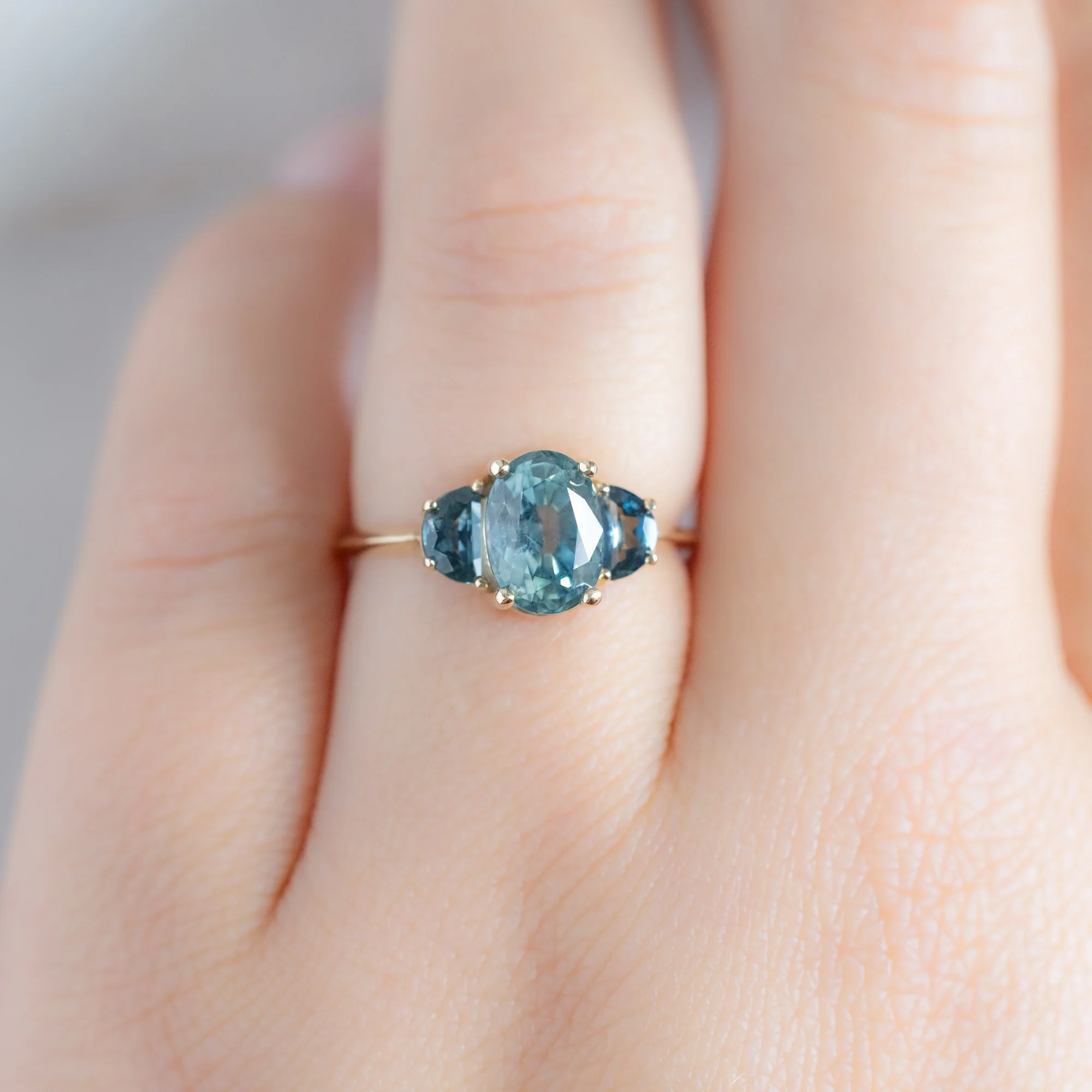 The Monochrome Ring | 2.42ct Oval Sapphire in 14K Yellow Gold - Image 4